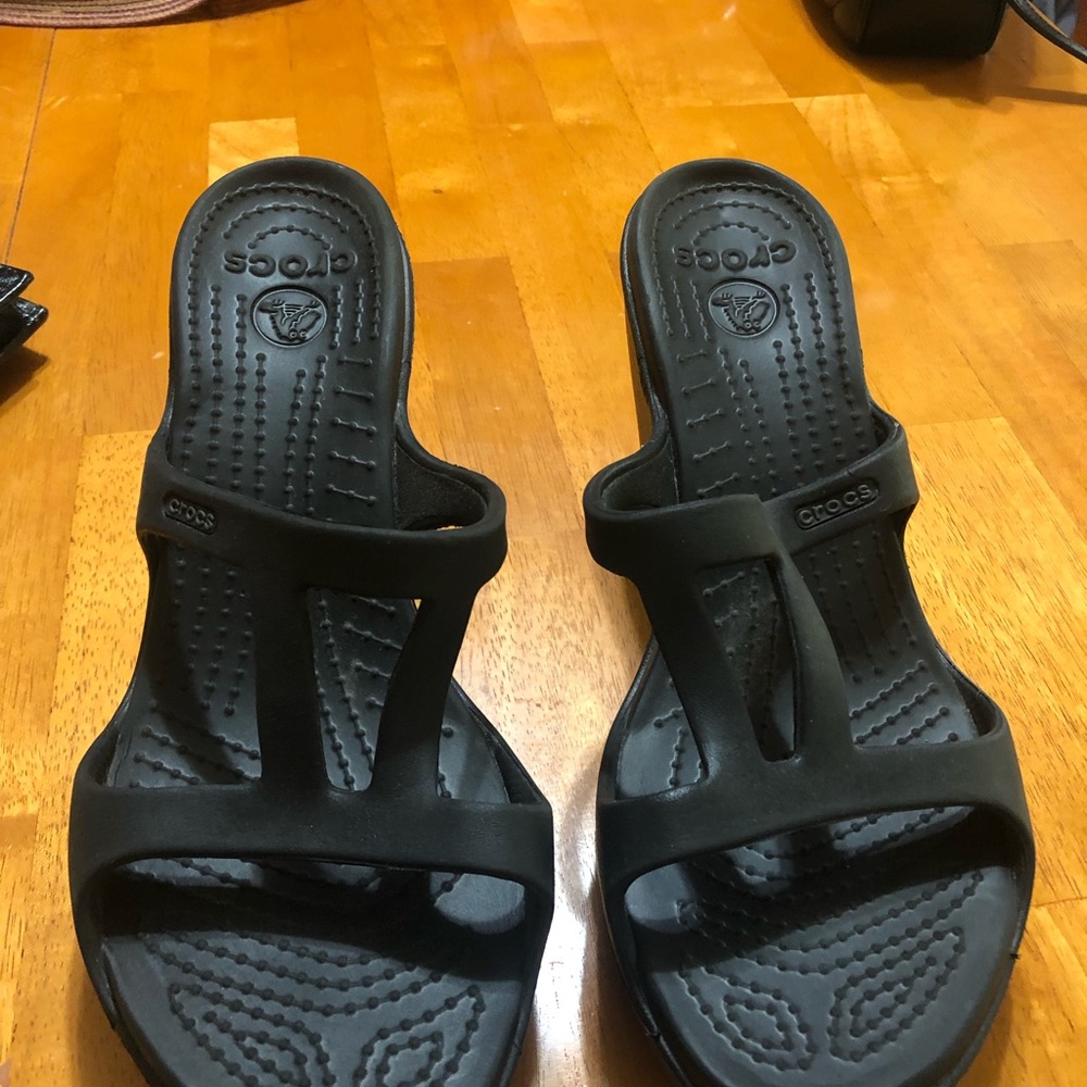 Crocs. Matte Blacked heeled crocs. Never worn 🖤🖤